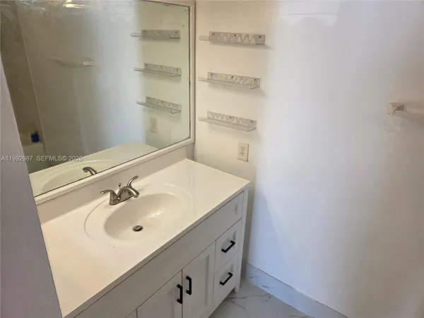 $2,400 | 1176 Northwest 124 Place, Unit 108, Miami, FL 33182
