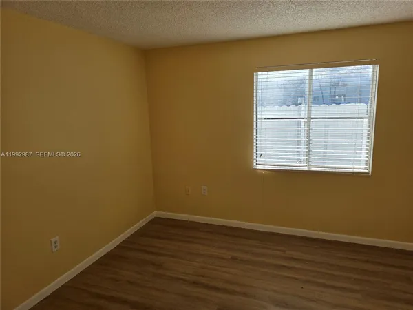 $2,400 | 1176 Northwest 124 Place, Unit 108, Miami, FL 33182