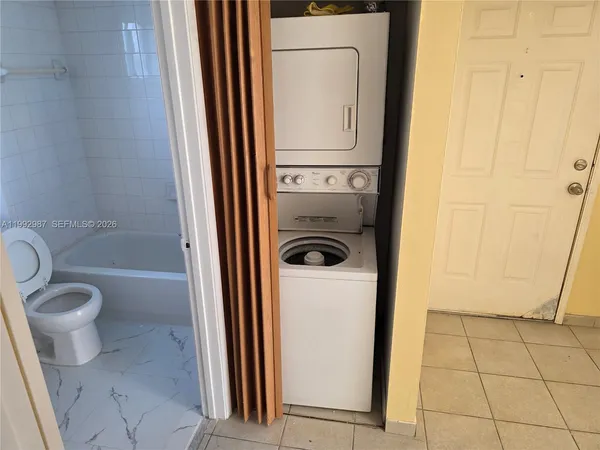 $2,400 | 1176 Northwest 124 Place, Unit 108, Miami, FL 33182