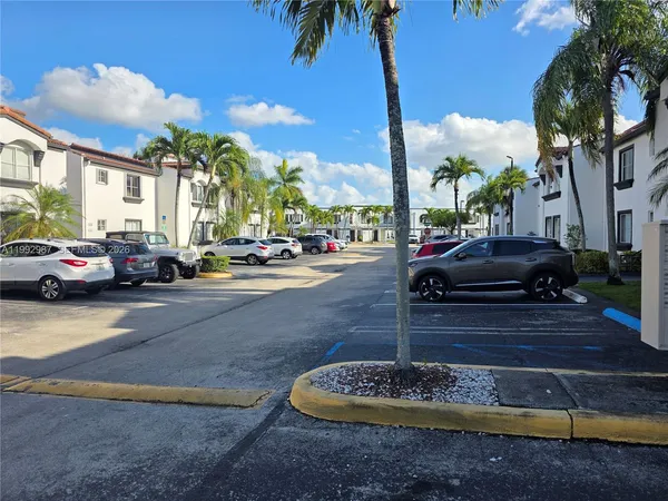 $2,400 | 1176 Northwest 124 Place, Unit 108, Miami, FL 33182