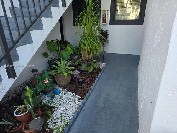 $2,400 | 1176 Northwest 124 Place, Unit 108, Miami, FL 33182