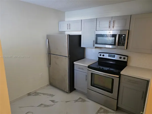 $2,400 | 1176 Northwest 124 Place, Unit 108, Miami, FL 33182