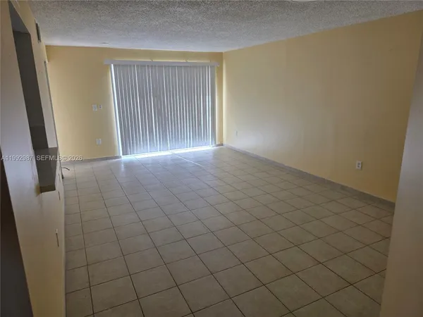 $2,400 | 1176 Northwest 124 Place, Unit 108, Miami, FL 33182