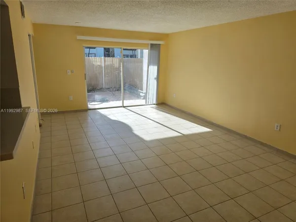 $2,400 | 1176 Northwest 124 Place, Unit 108, Miami, FL 33182