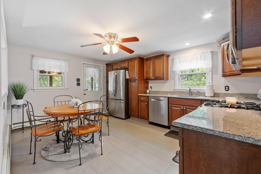27 Sunset Road Dracut, MA 01826 - Photo 10 of 29