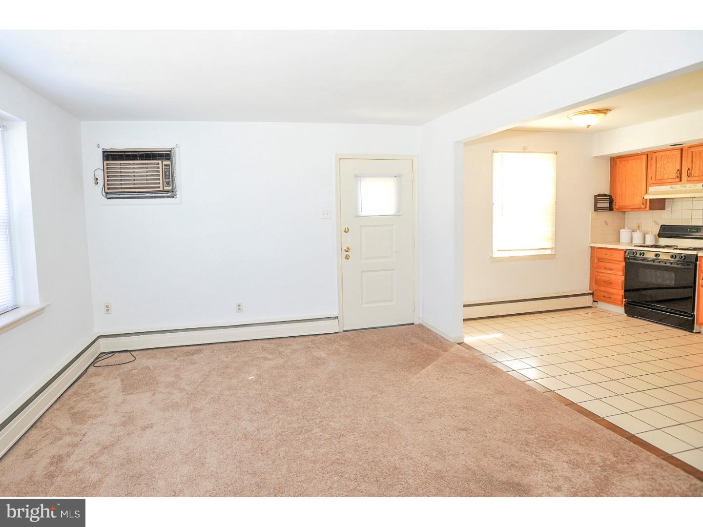 7531 Dungan Road Philadelphia, PA 19111 - Photo 2 of 25 Living Room