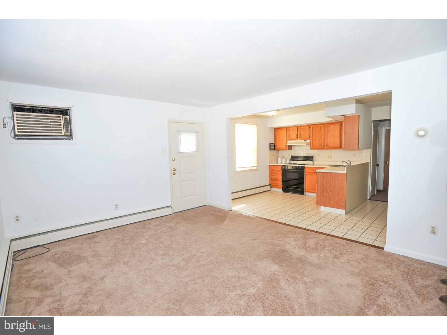 7531 Dungan Road Philadelphia, PA 19111 - Photo 4 of 25 Living Room