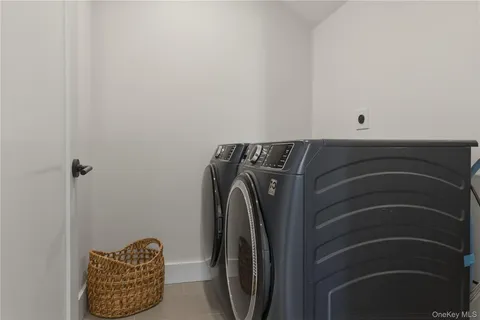 a view of walk in closet