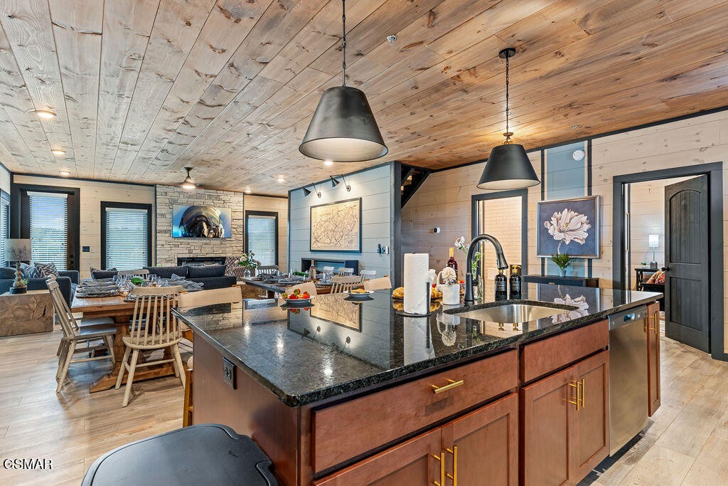 309 Rambling Crk Way Sevierville, TN 37862 - Photo 8 of 100 Gallery Image 8