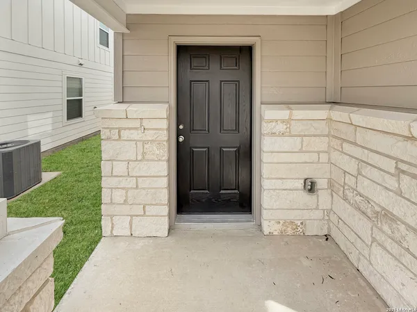 $2,150 | 930 Bluegrass Point, New Braunfels, TX 78130