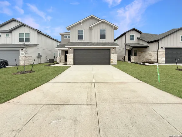 $2,150 | 930 Bluegrass Point, New Braunfels, TX 78130