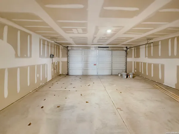 $2,150 | 930 Bluegrass Point, New Braunfels, TX 78130