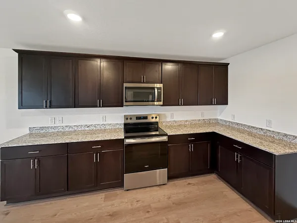 $2,150 | 930 Bluegrass Point, New Braunfels, TX 78130