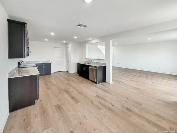 $2,150 | 930 Bluegrass Point, New Braunfels, TX 78130