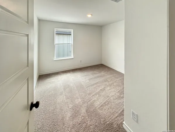 $2,150 | 930 Bluegrass Point, New Braunfels, TX 78130