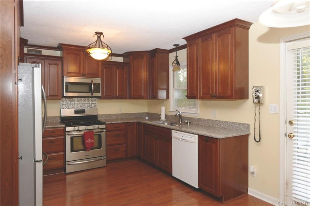 335 Rainbow Circle Clover, SC 29710 - Photo 5 of 16