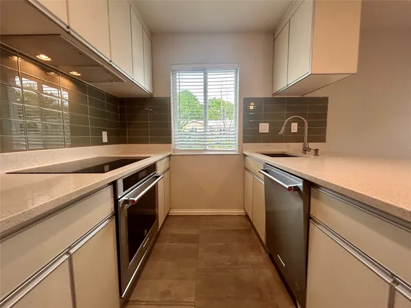 $1,800 | 8922 Trone Circle, Unit D, Austin, TX 78758