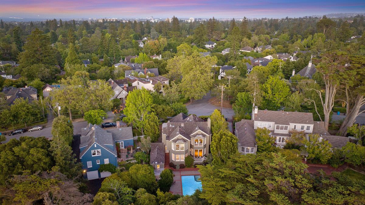 549 Edgewood Road San Mateo, CA 94402 - Photo 38 of 44 an aerial view of a city with lots of residential buildings