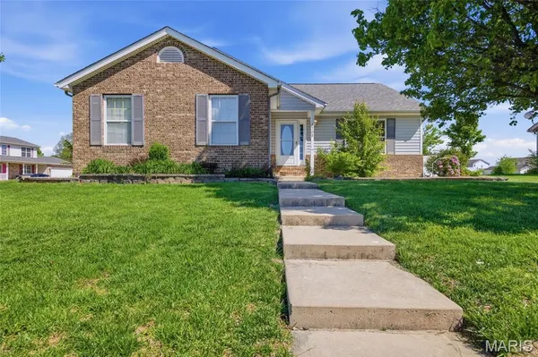 $348,000 | 4705 Vandebrook Drive, Waterloo, IL 62298