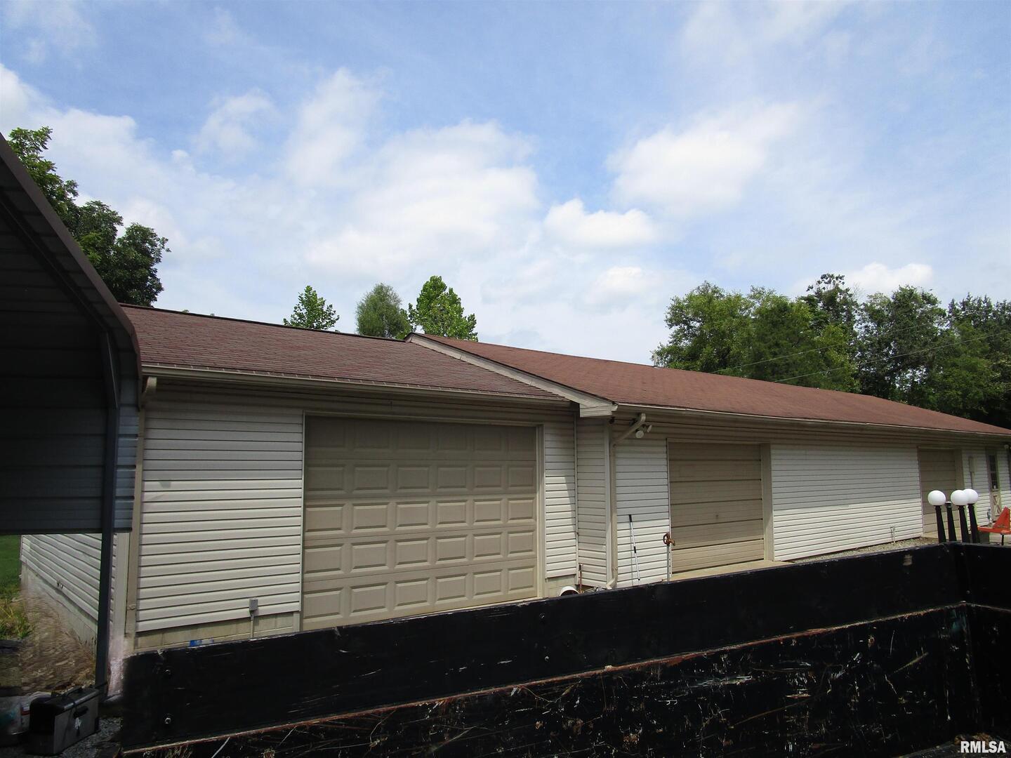 1253 County Road 800 East Carmi, IL 62821 - Photo 3 of 51
