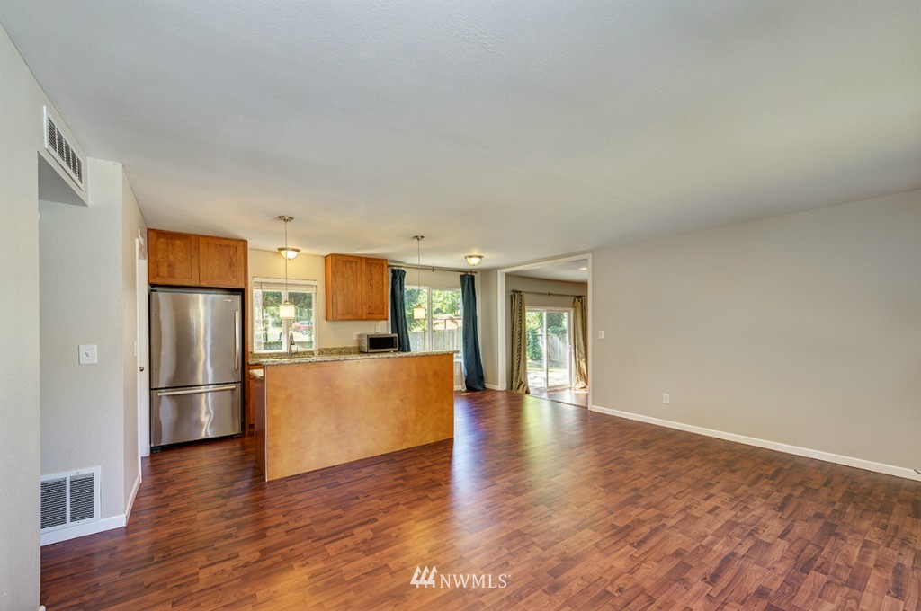 103 219th Place Southeast Bothell, WA 98021 - Photo 4 of 15