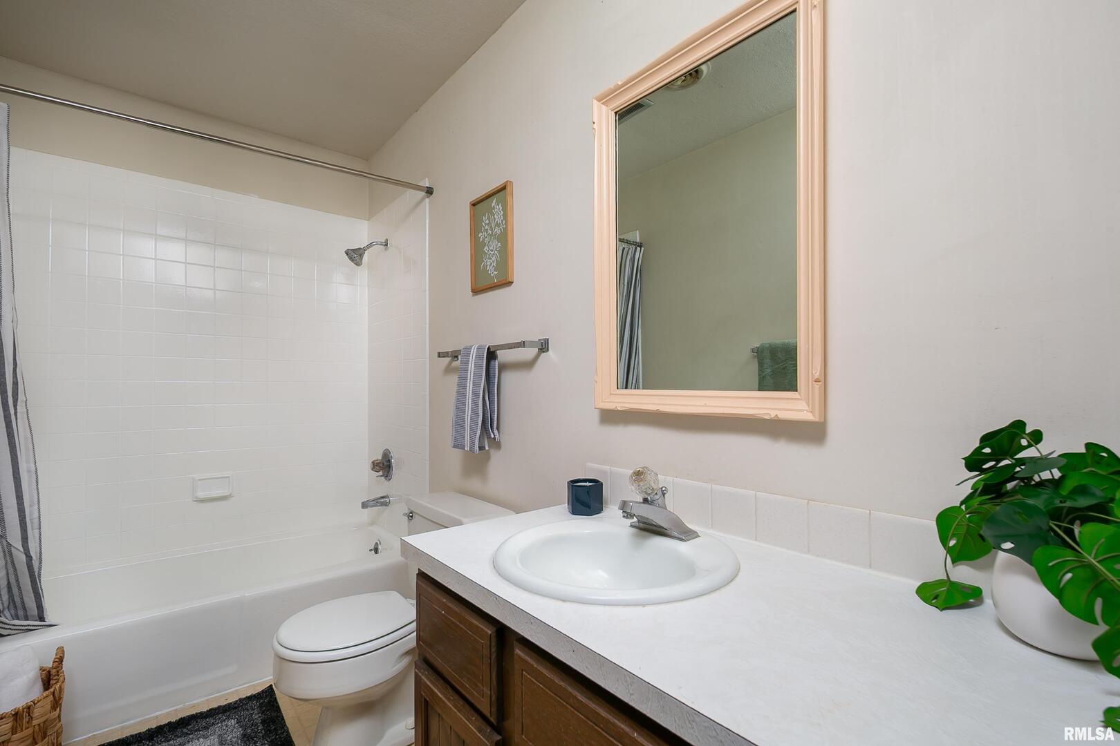 4324 Spring Street Davenport, IA 52807 - Photo 31 of 41 Gallery Image 31