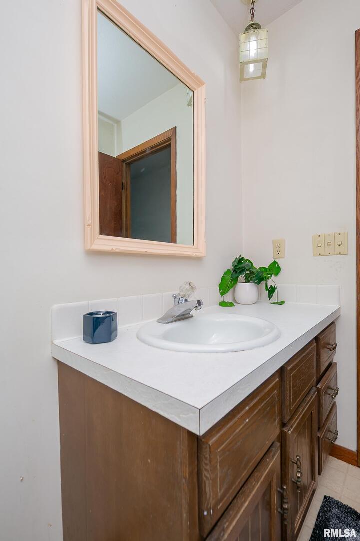 4324 Spring Street Davenport, IA 52807 - Photo 32 of 41 Gallery Image 32