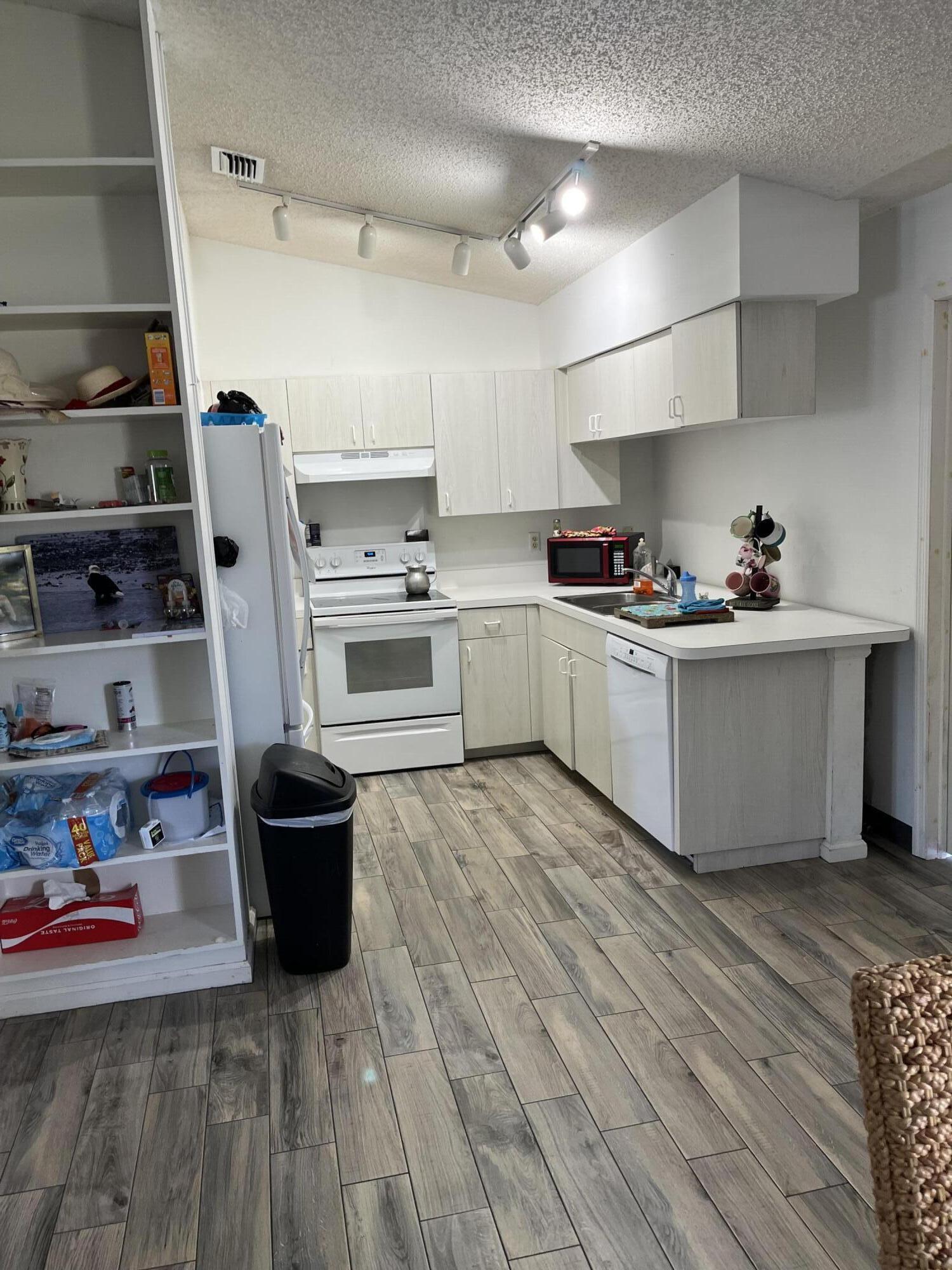 1905 Service Road, Unit 1909 North Palm Beach, FL 33408 - Photo 7 of 27 IMG_2832
