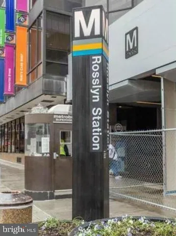 a view of parking area