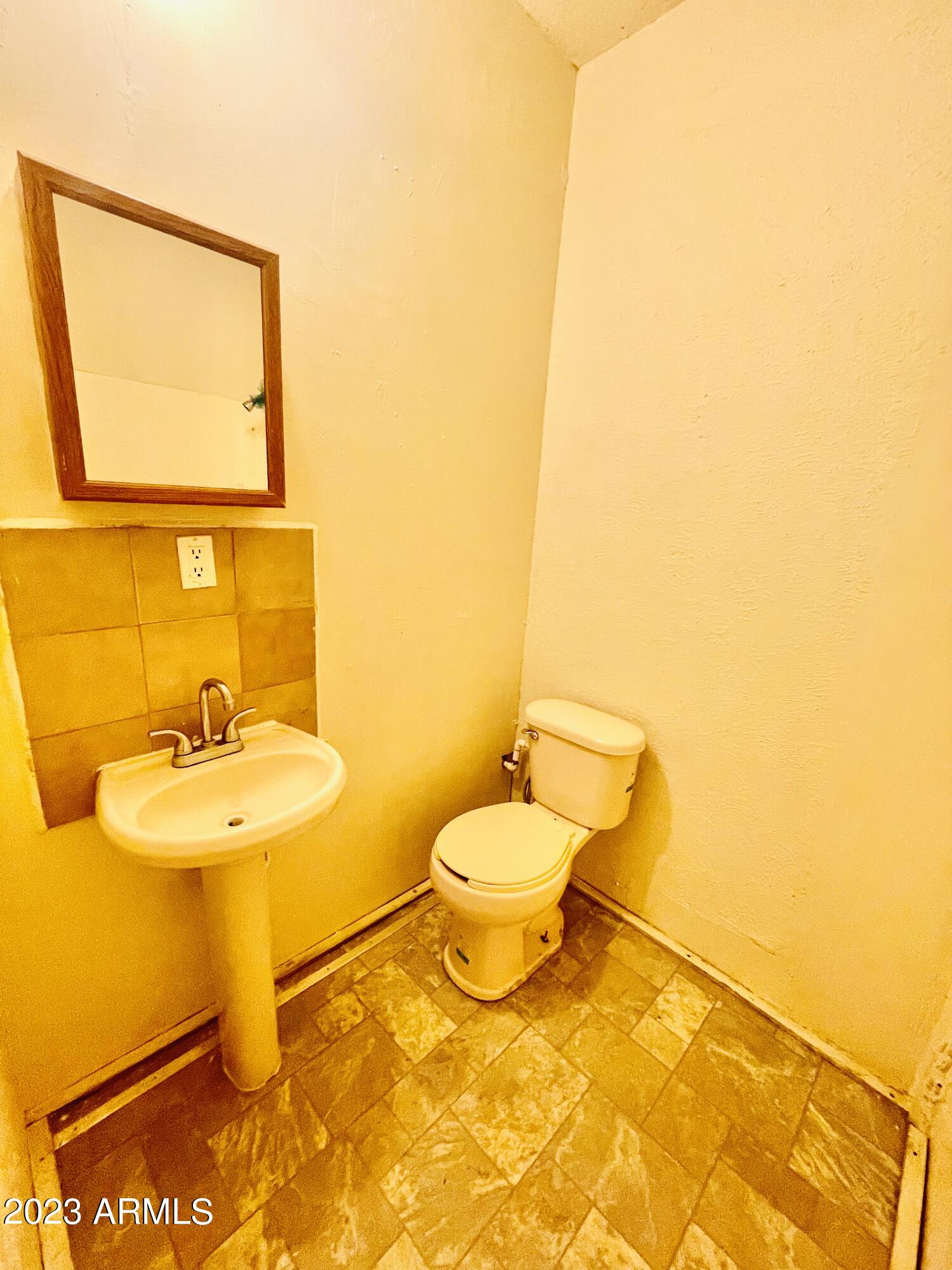 370 F Avenue Douglas, AZ 85607 - Photo 8 of 16 IMG-7431