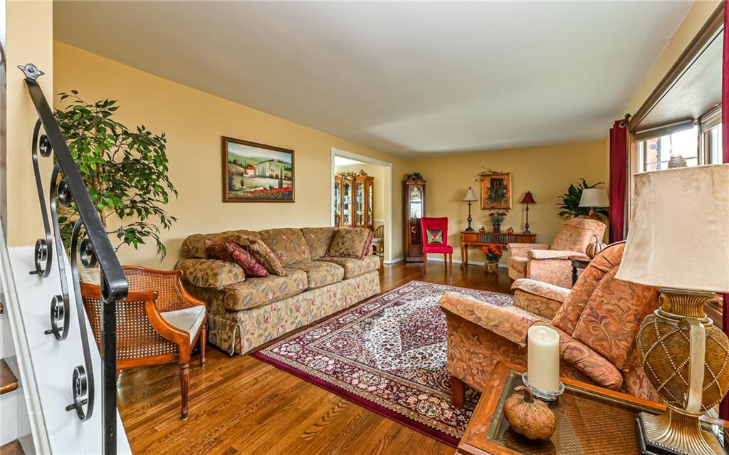463 Inwood Road Pittsburgh, PA 15237 - Photo 2 of 47 a living room with furniture and a potted plant