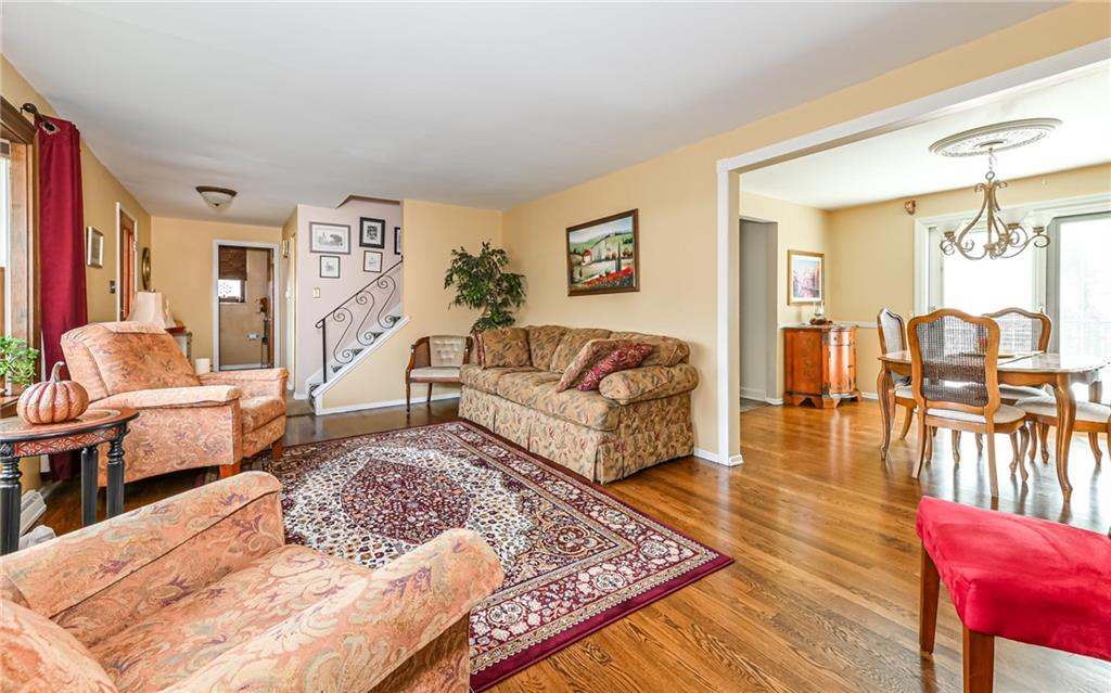 463 Inwood Road Pittsburgh, PA 15237 - Photo 3 of 47 a living room with furniture rug and wooden floor