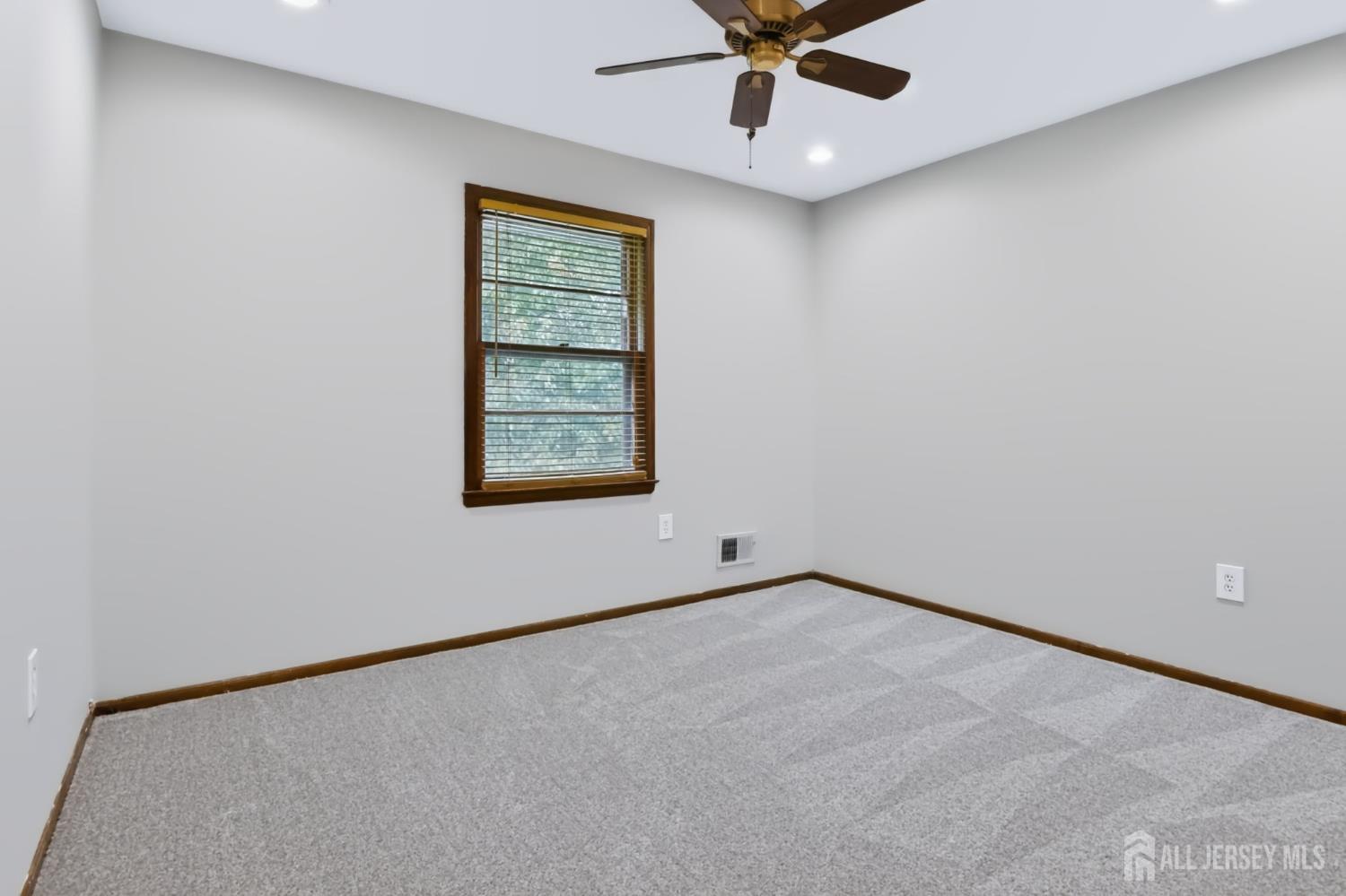 34 Harkins Road Milltown, NJ 08850 - Photo 13 of 31 Gallery Image 13
