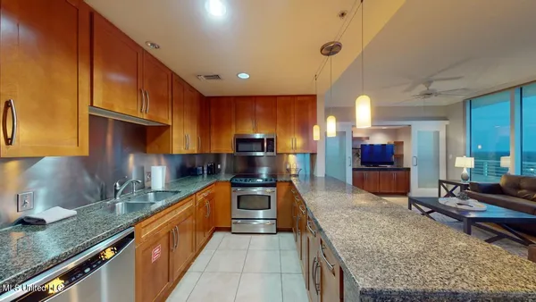 $3,175 | 2060 Beach Boulevard, Unit 1005, Biloxi, MS 39531