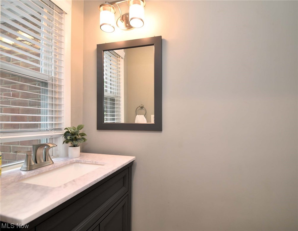 2535 Charney Road Cleveland, OH 44118 - Photo 15 of 33