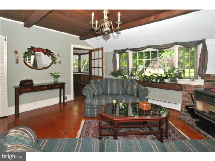 24 Byram Road Pipersville, PA 18947 - Photo 8 of 23 Living Room
