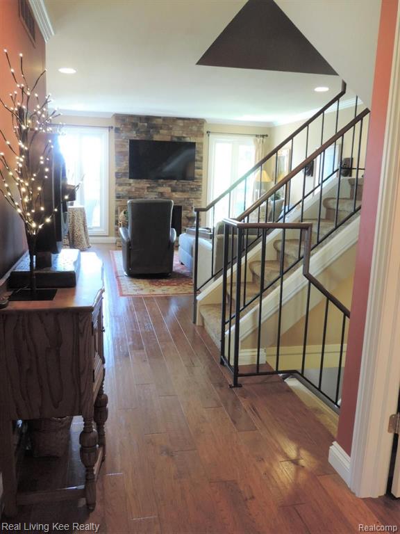 980 Golfview Court Rochester Hills, MI 48307 - Photo 4 of 43