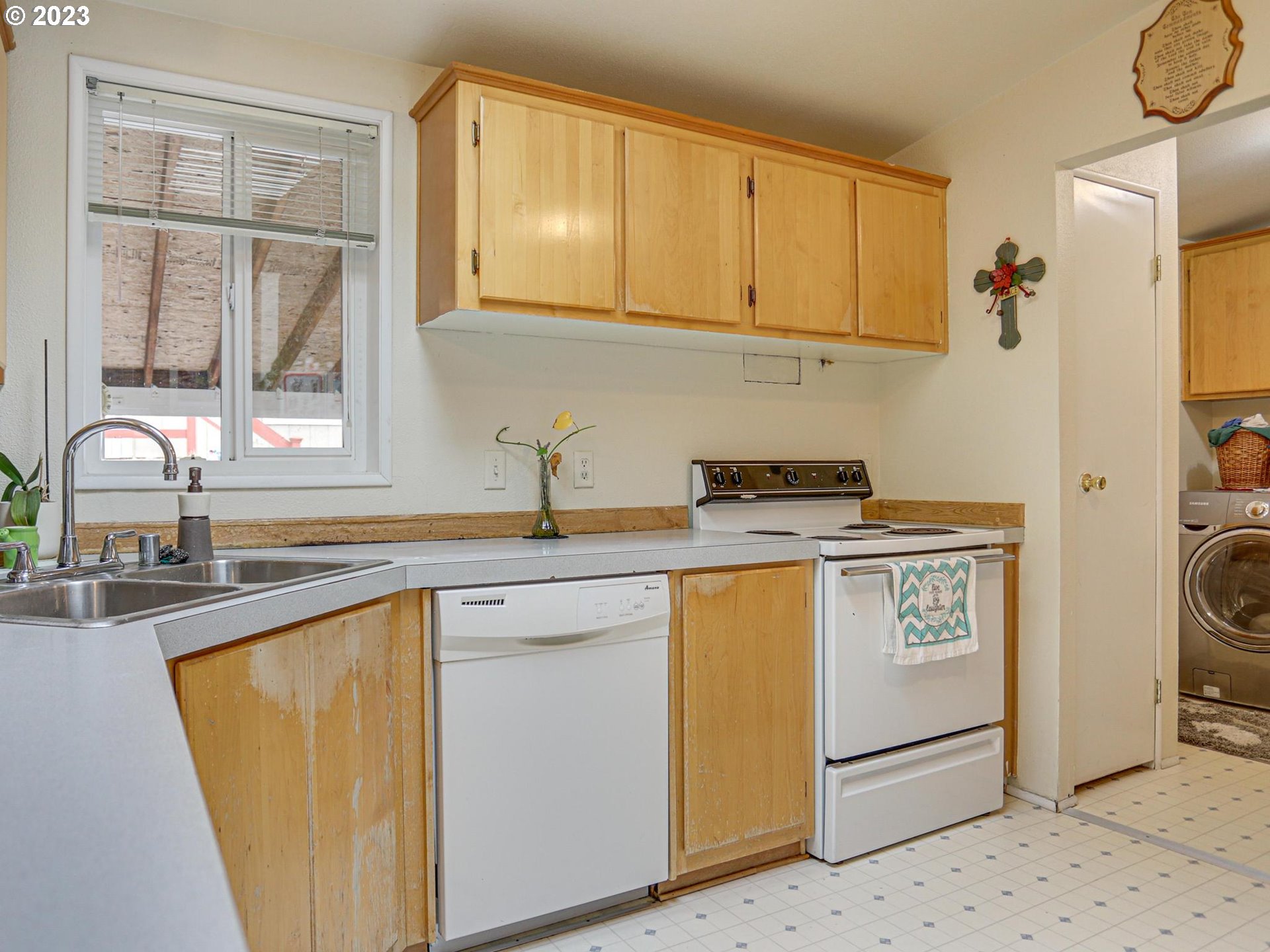1819 Southeast Orient Drive, Unit 1 Gresham, OR 97080 - Photo 11 of 30 a kitchen with stainless steel appliances granite countertop a sink stove and refrigerator