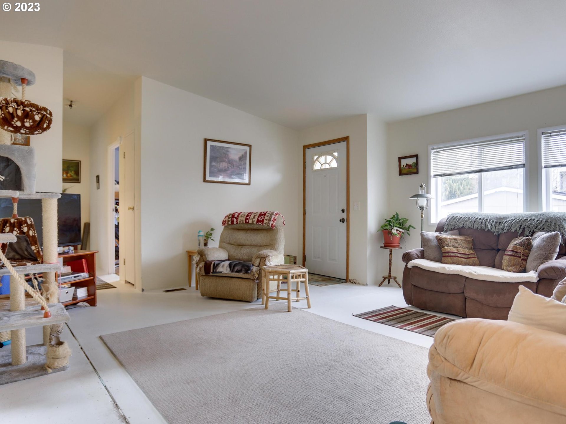 1819 Southeast Orient Drive, Unit 1 Gresham, OR 97080 - Photo 3 of 30 a living room with furniture and a flat screen tv