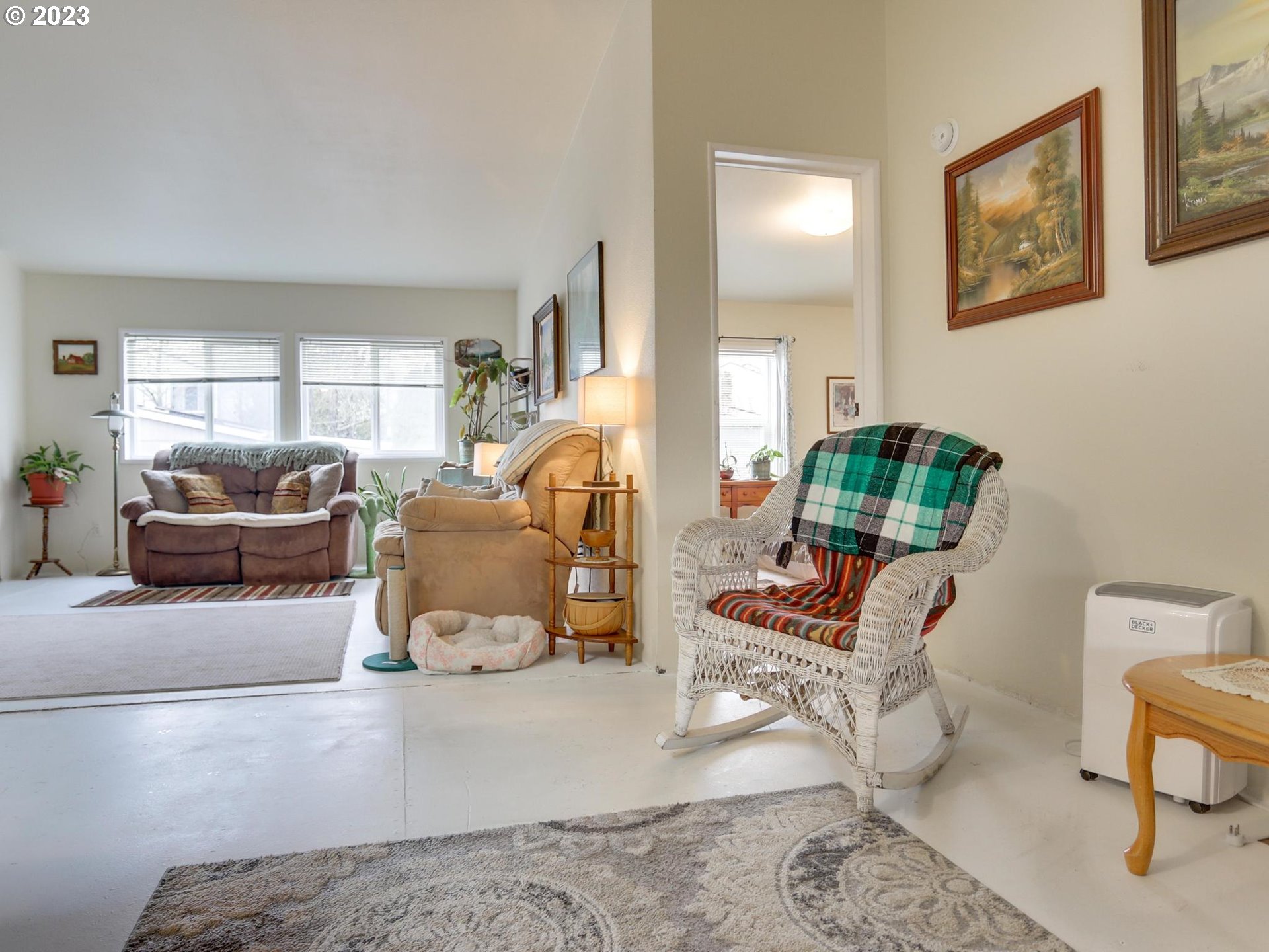 1819 Southeast Orient Drive, Unit 1 Gresham, OR 97080 - Photo 4 of 30 a living room with furniture and a window