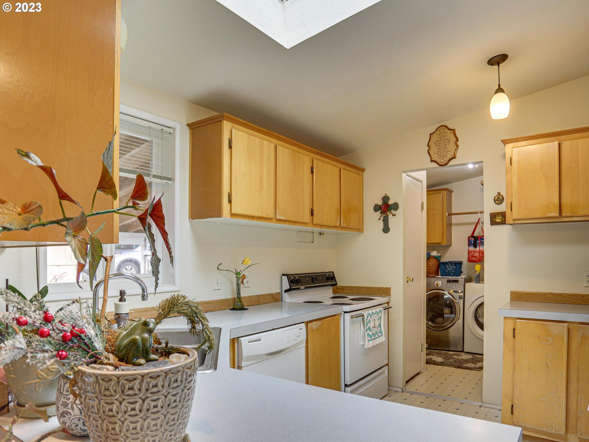 1819 Southeast Orient Drive, Unit 1 Gresham, OR 97080 - Photo 10 of 30 a kitchen with stainless steel appliances granite countertop a sink dishwasher stove and refrigerator