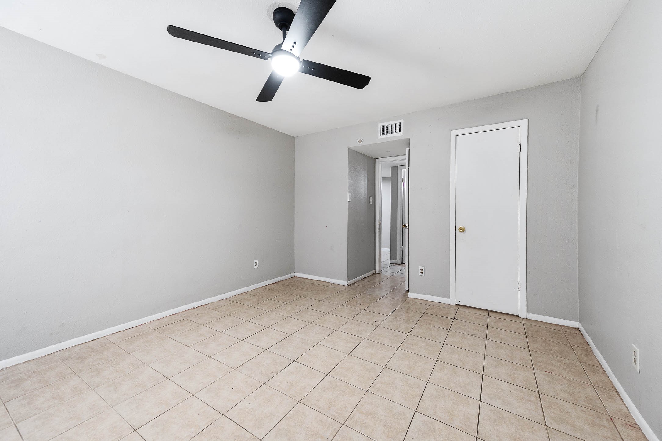 9616 Long Point Road, Unit 33 Houston, TX 77055 - Photo 14 of 16