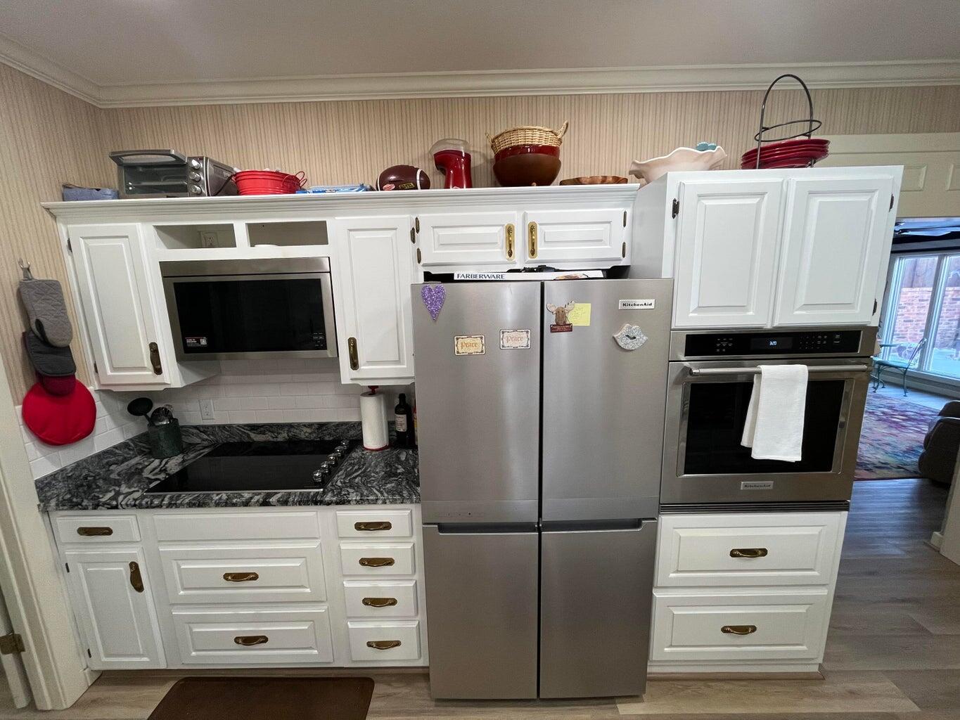 8 Westridge Square Plainview, TX 79072 - Photo 21 of 41 a kitchen with refrigerator and stove