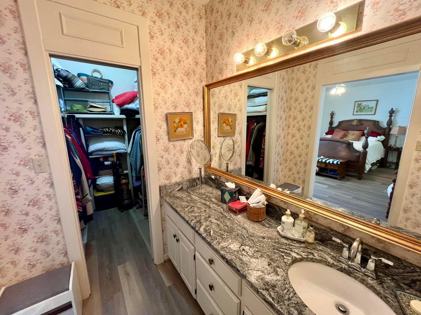 8 Westridge Square Plainview, TX 79072 - Photo 31 of 41 a bathroom with a sink and a mirror