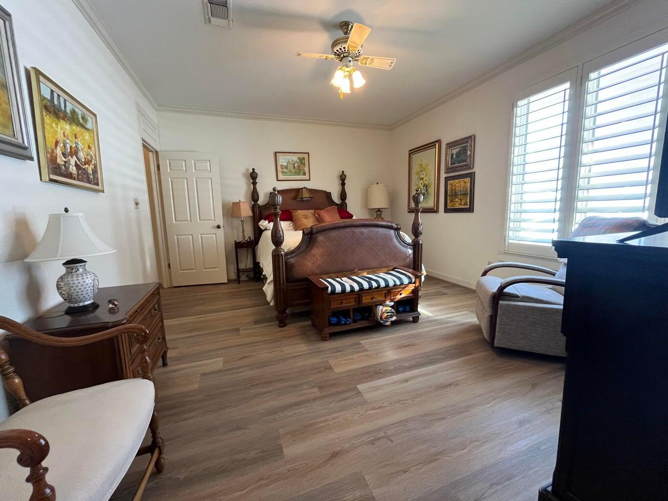 8 Westridge Square Plainview, TX 79072 - Photo 34 of 41 a spacious bedroom with a bed and a couch
