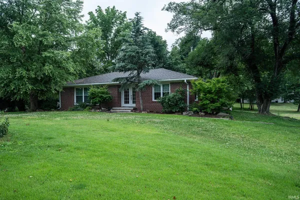 $329,900 | 2513 East St Road, Vincennes, IN 47591