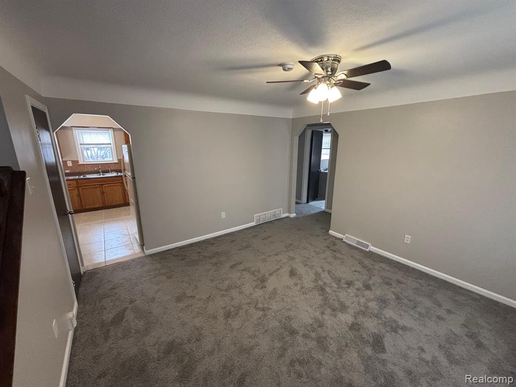 24924 Grove Avenue Eastpointe, MI 48021 - Photo 3 of 9
