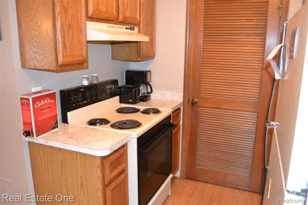 1501 Meadowside Drive, Unit 176 Rochester, MI 48307 - Photo 8 of 10 All Appliances Included