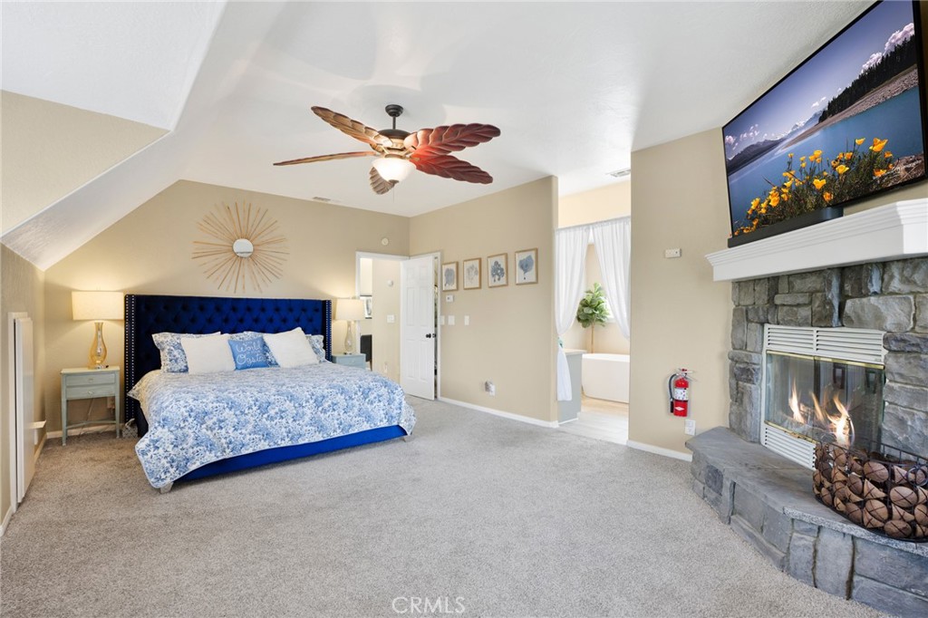 163 South Grass Valley Road Lake Arrowhead, CA 92391 - Photo 25 of 35 Primary bedroom 2nd level