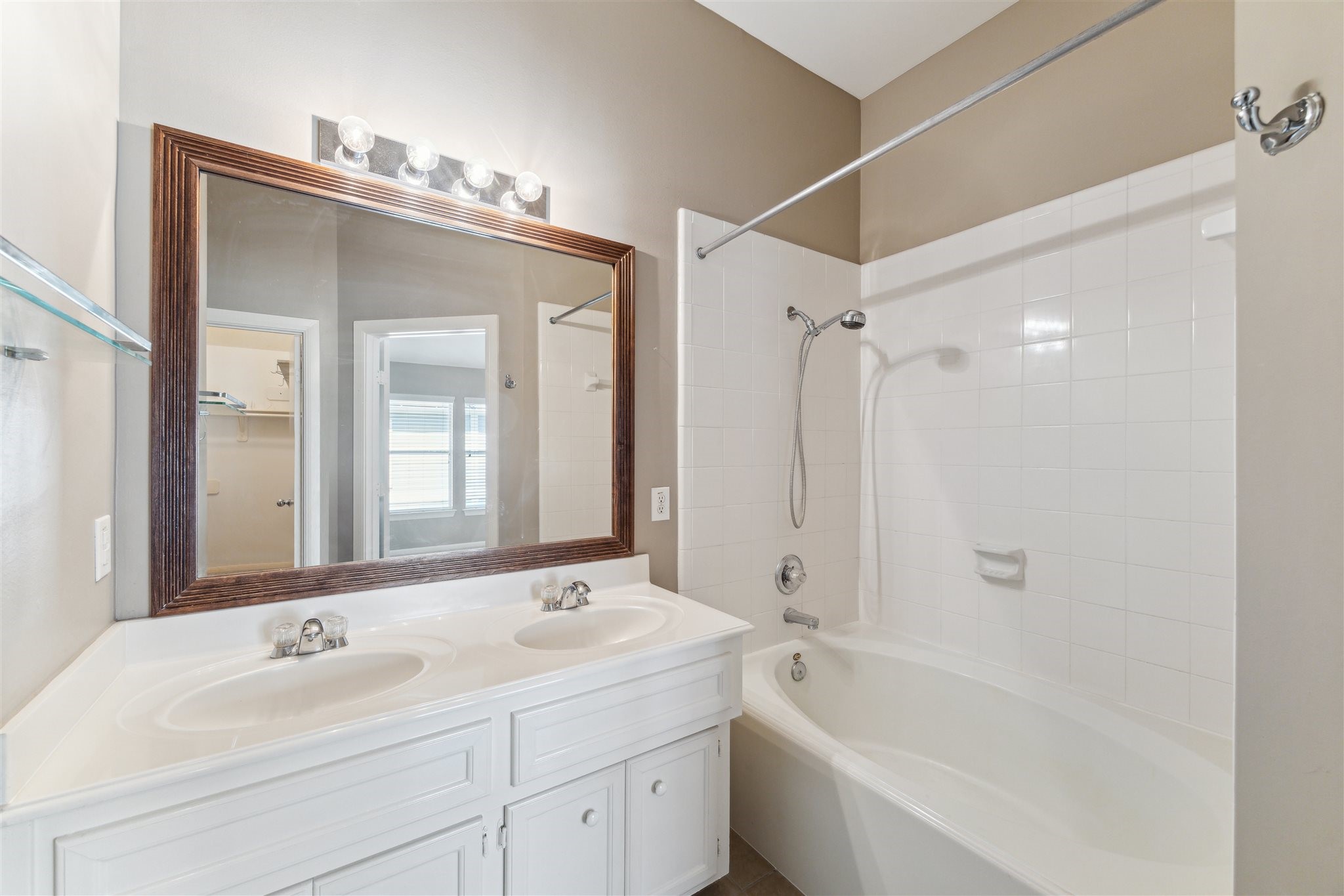 1730 Bevis Street Houston, TX 77008 - Photo 19 of 29 Primary bathroom